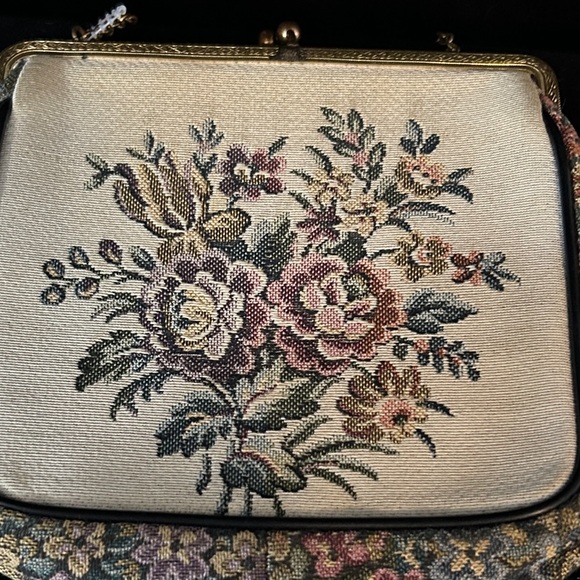 The Unbranded Brand Handbags - FINAL PRICE Vintage Floral Tapestry Clutch